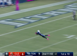 Kendall Wright réussit la réception de l’année contre les Browns