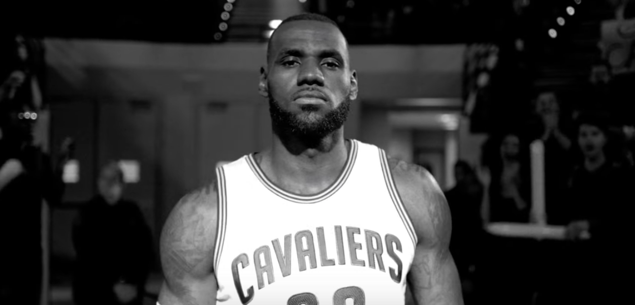 Nike envoie du bois dans sa dernière pub hommage à LeBron