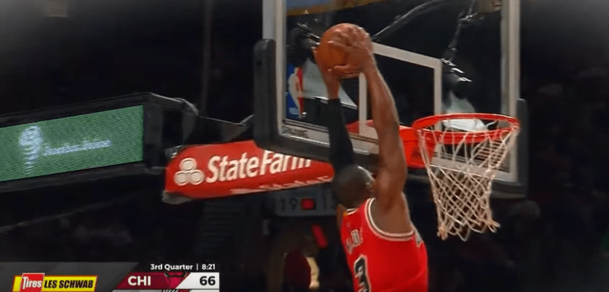 Le gros alley-oop de Dwyane Wade contre les Blazers