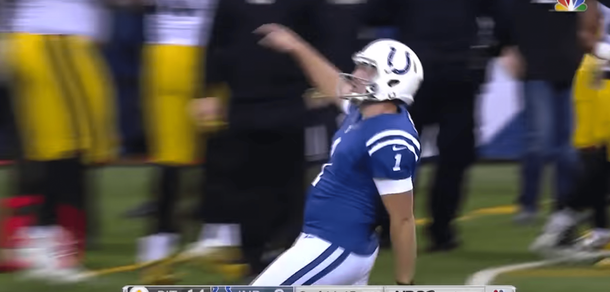 Pat McAfee fait une McGregor contre les Steelers