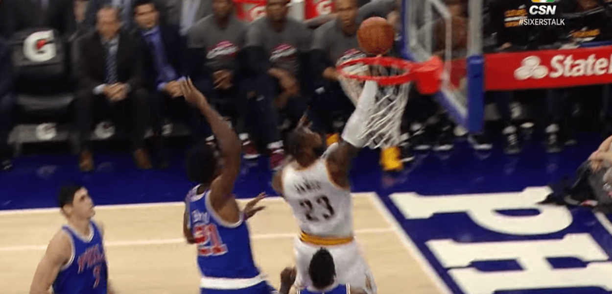 Sans respect, Embiid sort le chasedown block à LeBron