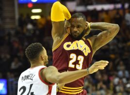 Un monstrueux LeBron James s’offre les Toronto Raptors
