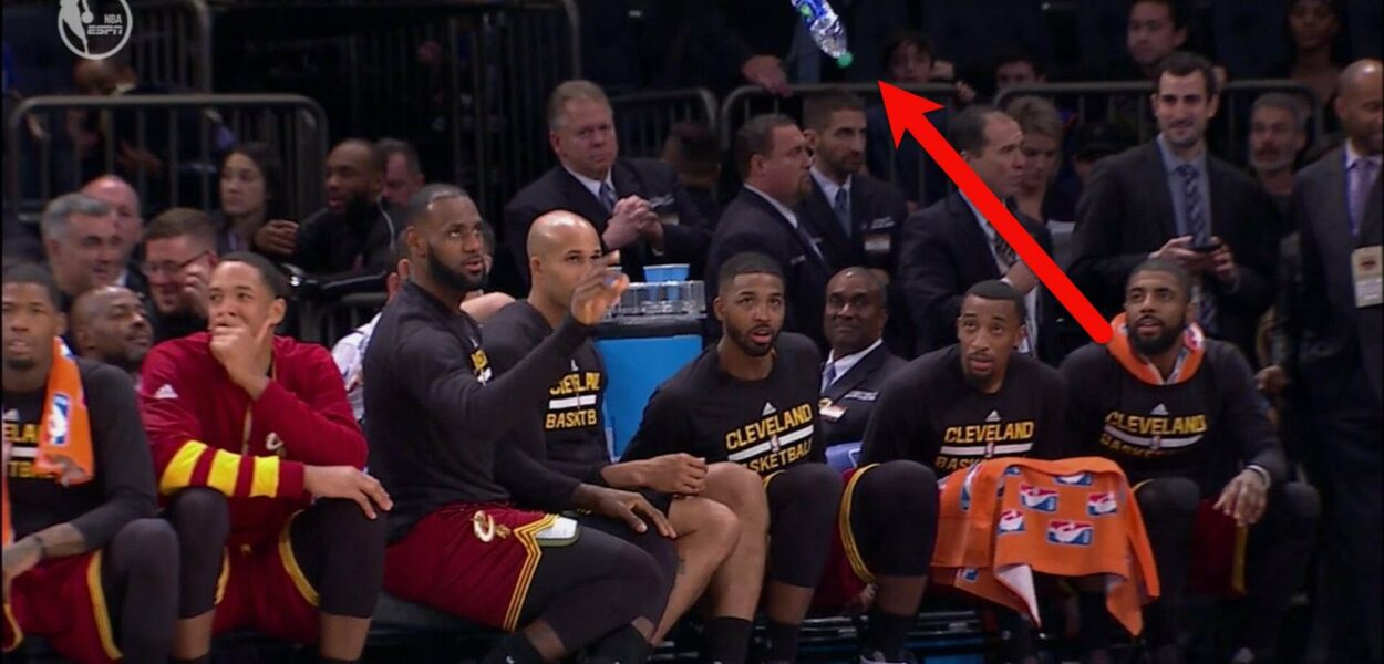 Au calme, les Cavaliers se font un Bottle Challenge en plein match !
