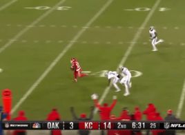 Dans le choc des titans, Ty Hill sort un touchdown venu d’ailleurs
