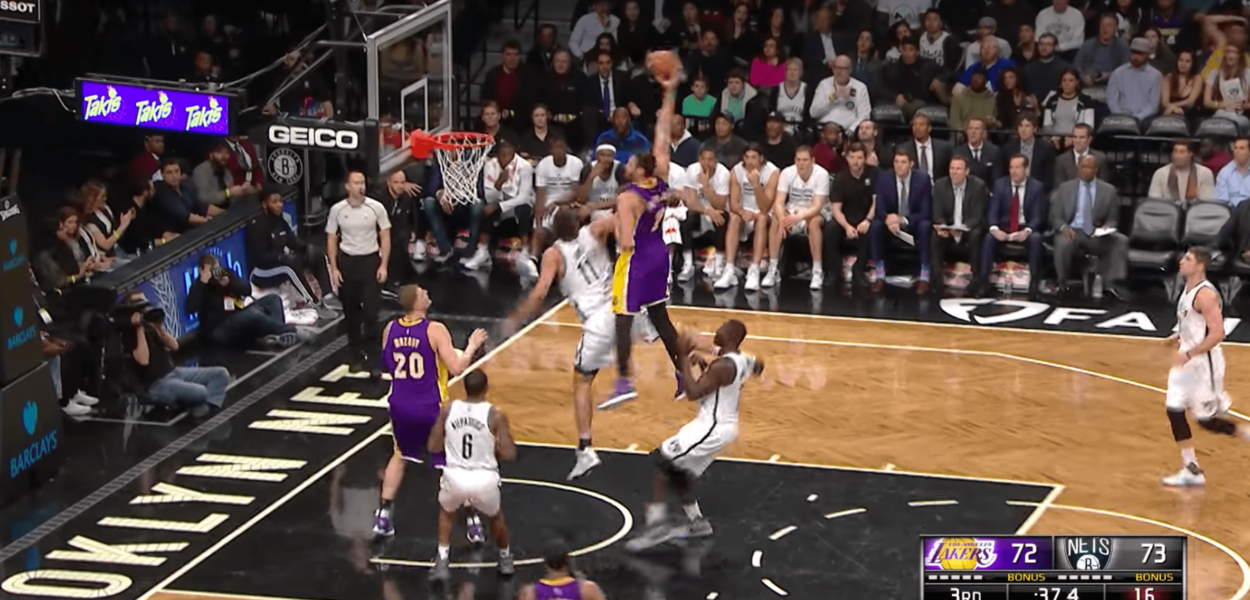 Larry Nance Jr a sali l’honneur de Brook Lopez
