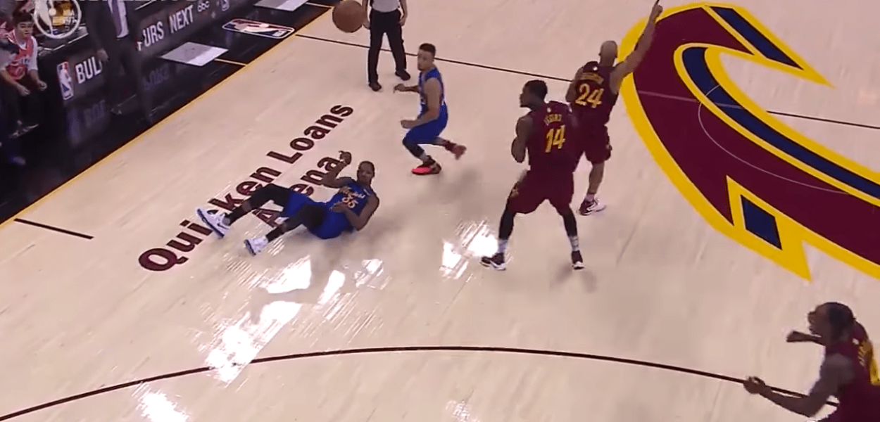 Warriors Cavs faute Durant