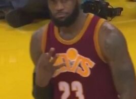 LeBron James rappelle à un fan des Warriors qui est le patron