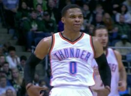 Westbrook trolle les Bucks en faisant une Aaron Rodgers et se fait siffler