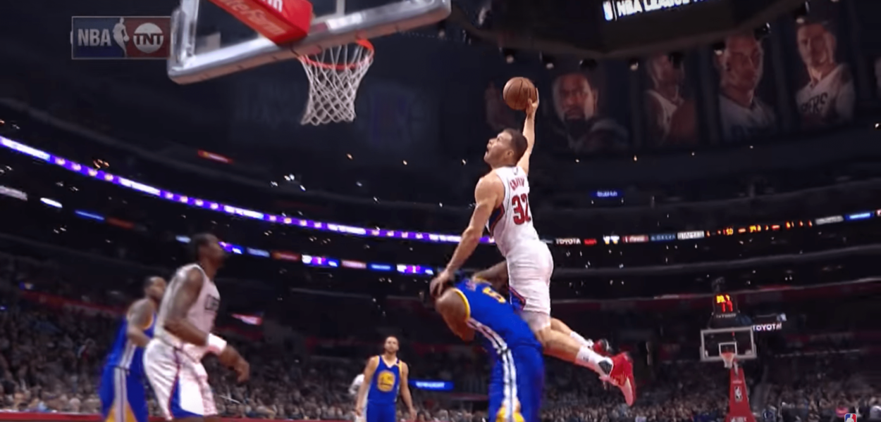 Clippers vs. Warriors - Blake Griffin enterre le pauvre Kevon Looney