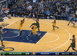 Giannis Antetokounmpo vient de réussir un dunk venu d’ailleurs