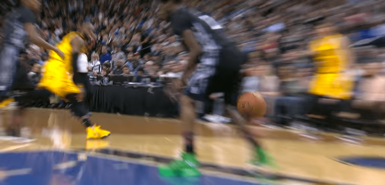 La passe incroyable de LeBron James pour Derrick Williams