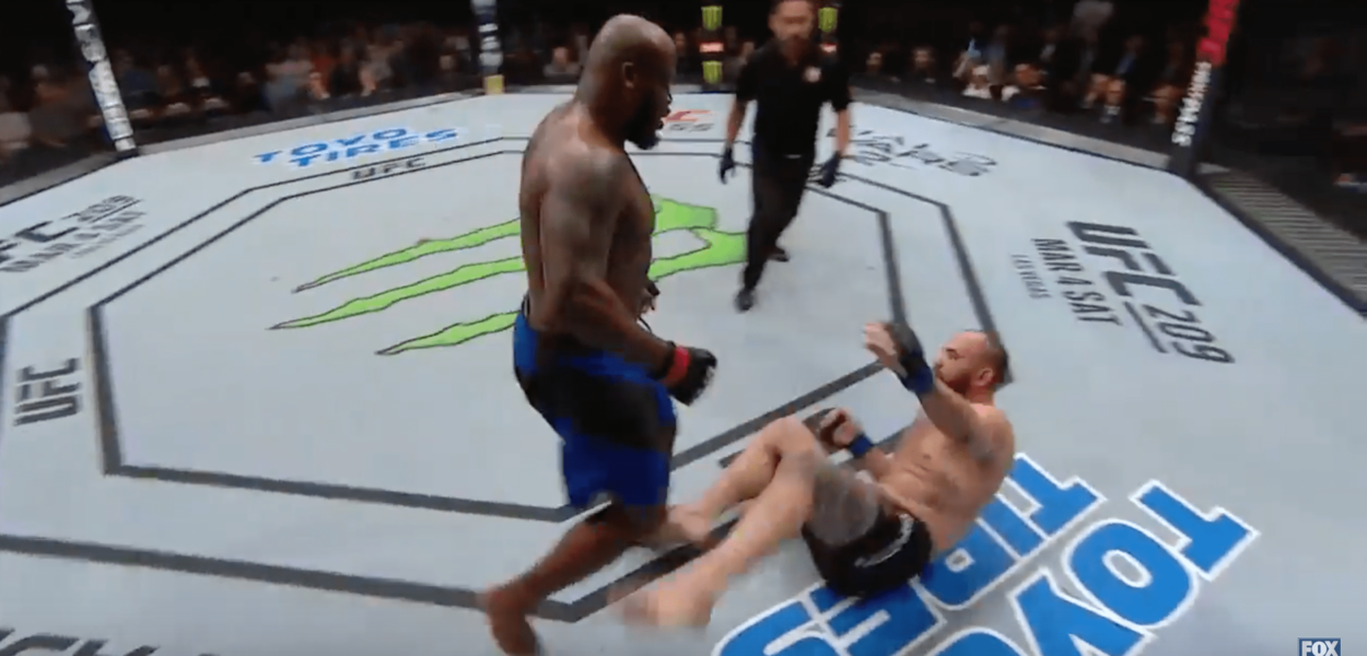 UFC Fight Night 105 - Derrick Lewis termine Travis Browne