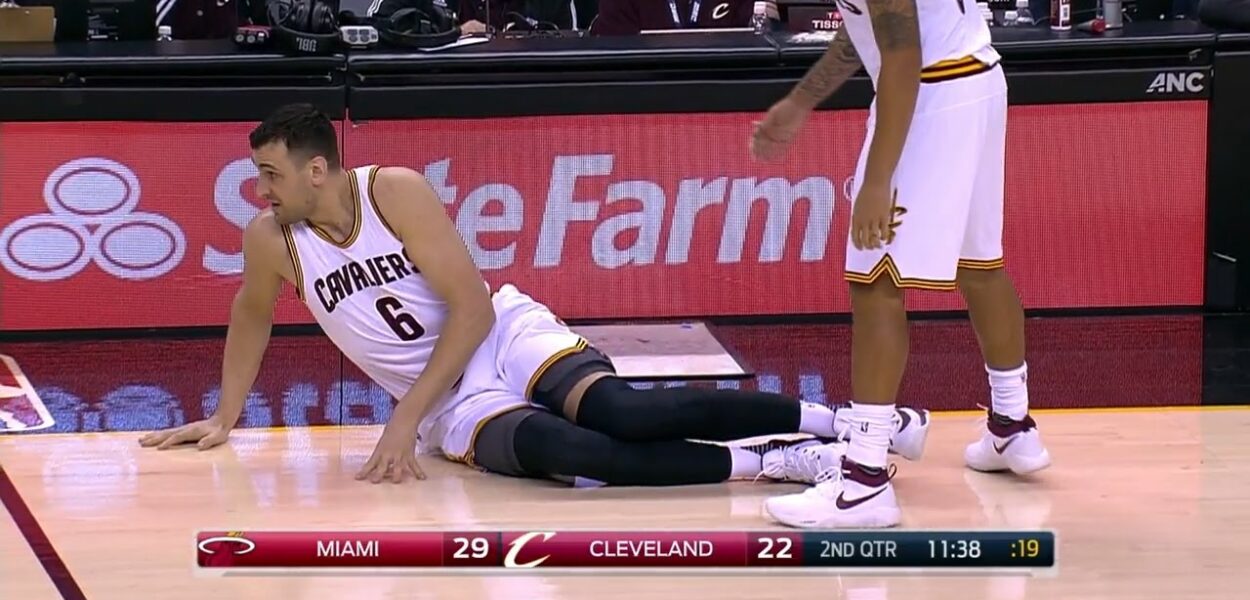 Andrew Bogut est out pour la saison régulière et les playoffs