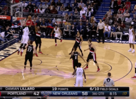 Gros alley-oop de DeMarcus Cousins pour un dunk à 180° d’Anthony Davis