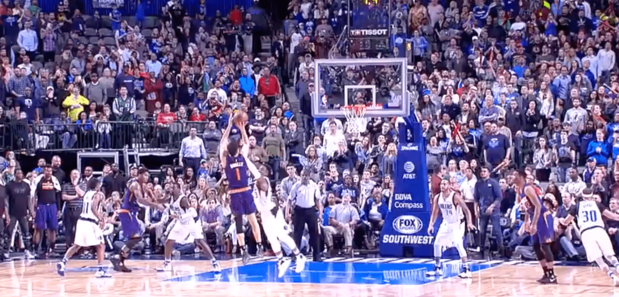 Devin Booker envoie le buzzer beater contre les Mavericks