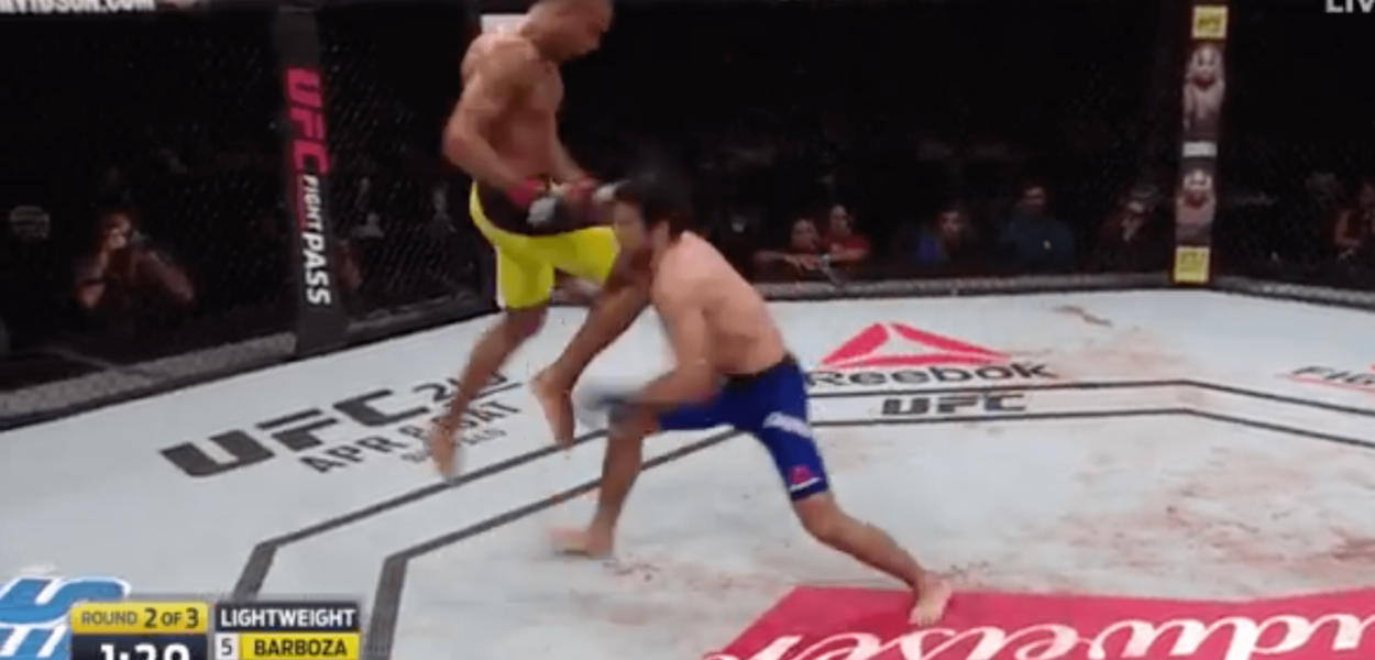 Edson Barboza explose Beneil Dariush avec l’un des KOs de l’année