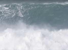 Francisco Porcella ride un monstre à Nazaré