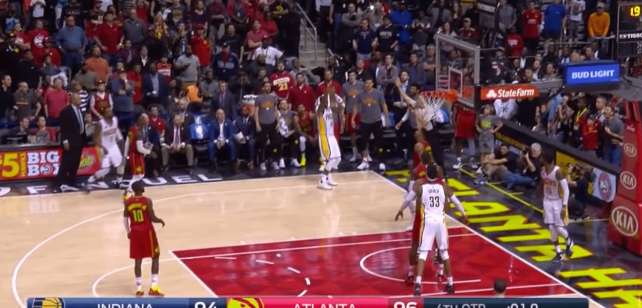 Glen Robinson III envoie le Game-Winner après un magnifique mouvement collectif