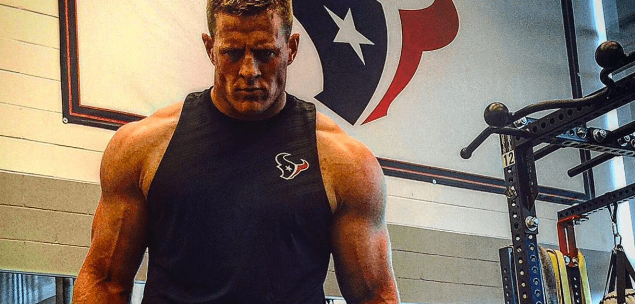 Dans l’ombre, le monstre JJ Watt s’est reconstruit de sa blessure au dos