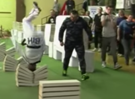 Kerim Ahmetspahic brise 111 blocs de béton en 35 secondes