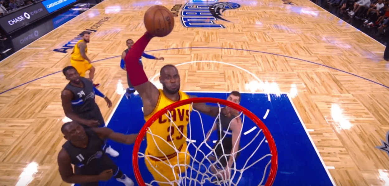 LeBron James envoie le triple double et gère le Magic