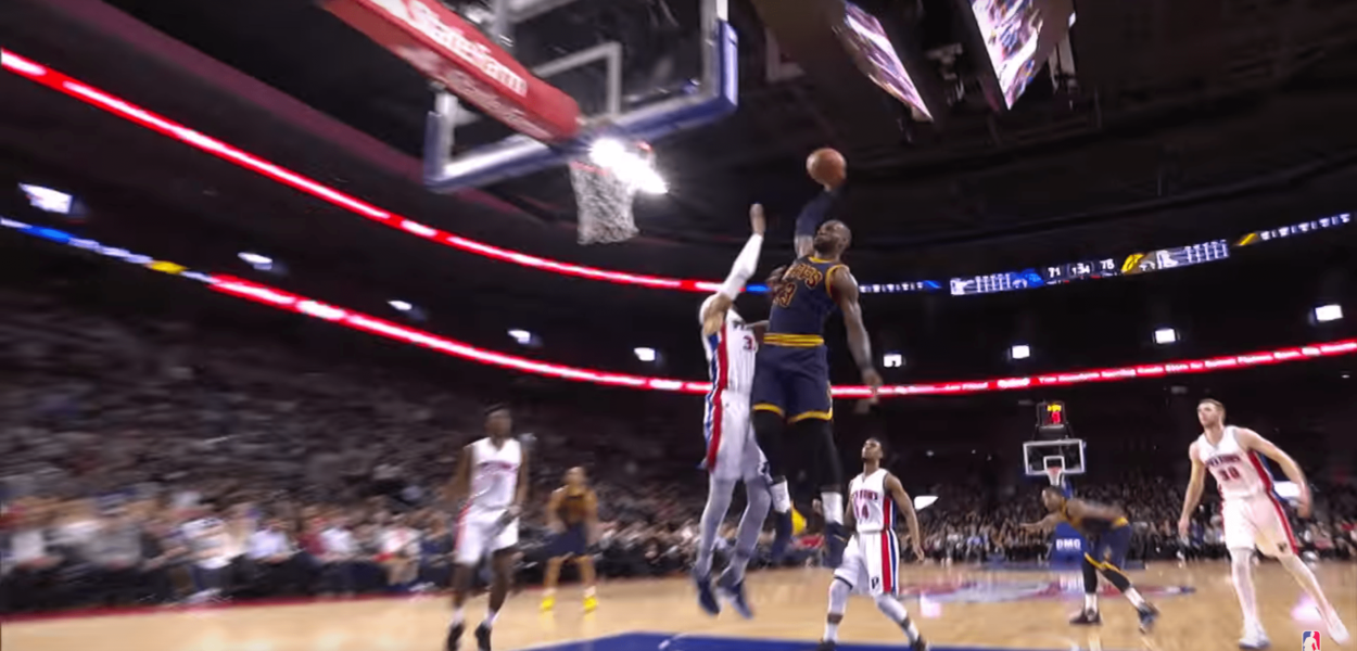 LeBron James envoie le gros dunk sur Tobias Harris