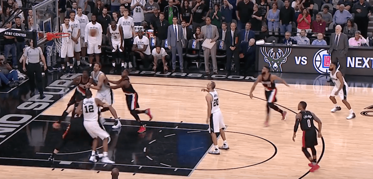 Manu Ginobili marque un lancer-franc…qu’il voulait rater