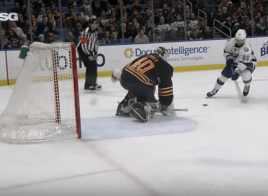 Le chef-d’œuvre de Nikita Kucherov : marquer sans toucher le palet.
