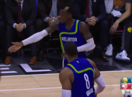 Schroder et Howard s’embrouillent, Curry en profite pour marquer à trois points