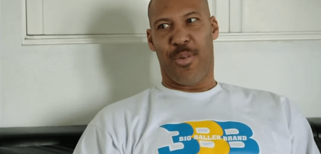 Des images de LaVar Ball jouant en basket plus jeune sont sorties