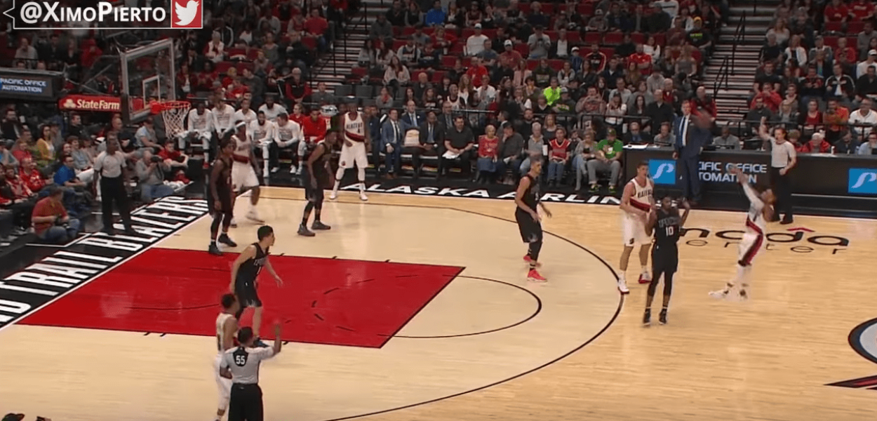 La grosse action à 4 points de Damian Lillard contre les Suns