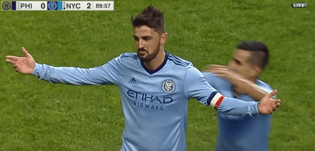 David Villa marque un but du milieu de terrain contre Philadelphia Union