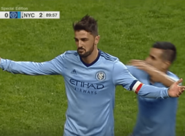 David Villa marque un but du milieu de terrain contre Philadelphia Union