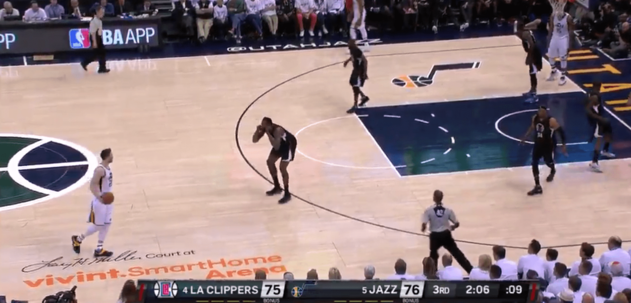 DeAndre Jordan chambre Gordon Hayward et se fait rouler dessus