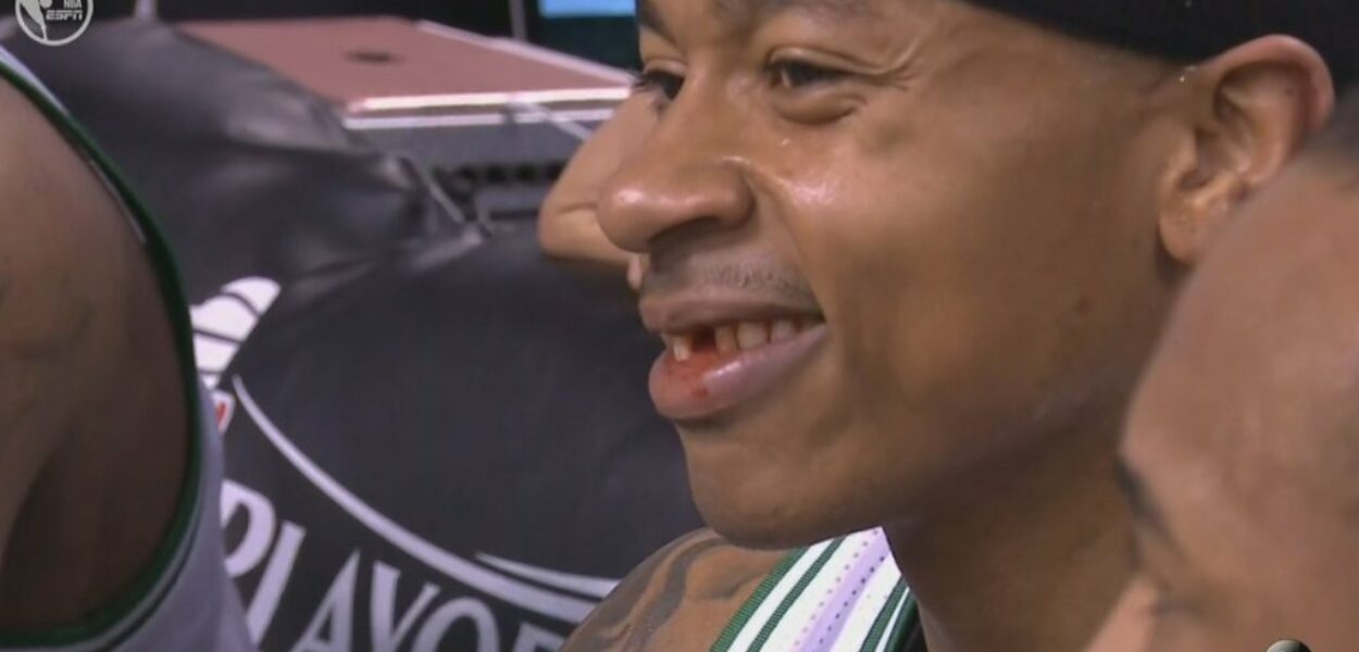 Isaiah Thomas perd une dent puis claque deux trois-points de suite