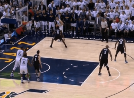Joe Ingles attend DeAndre, réussit le trois-points sur sa tête et le fixe en revenant dans sa moitié de terrain
