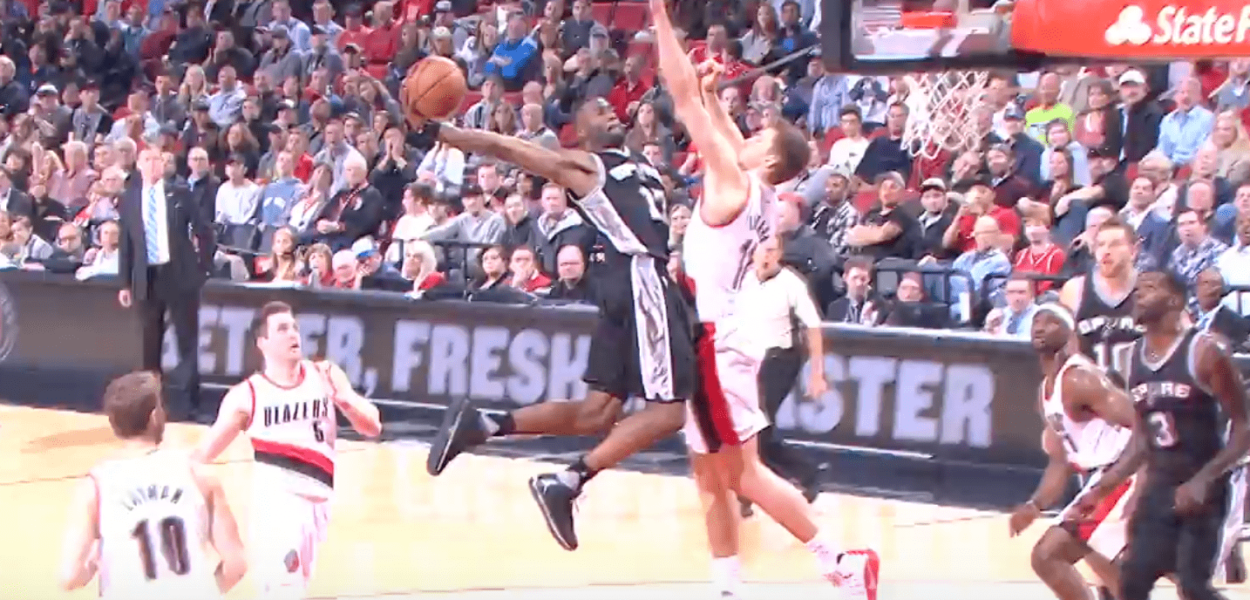 Jonathon Simmons explose Meyers Leonard