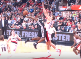Jonathon Simmons explose Meyers Leonard