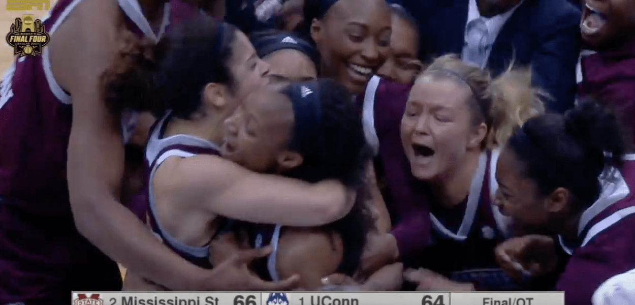Mississippi State met fin à la série de 111 victoires de UConn au buzzer