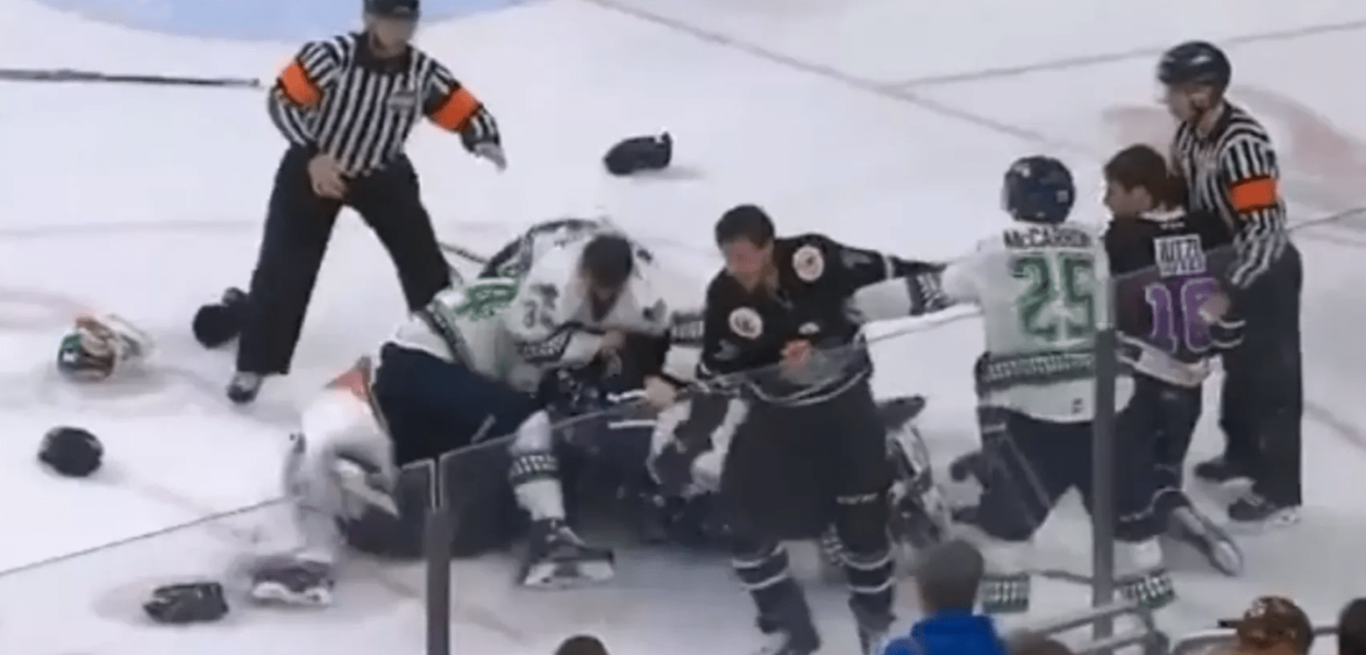 Grosse bagarre générale entre les Orlando Solar Bears et les Florida Everblades