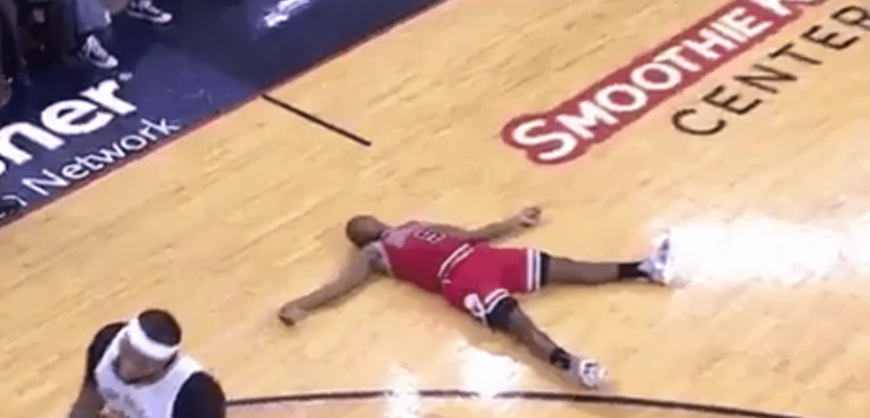 Le magnifique flop de Rajon Rondo sur DeMarcus Cousins