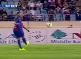 Ronaldinho claque trois passes décisives contre les légendes du Real Madrid