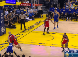 Stephen Curry fait la totale au pauvre Marcin Gortat
