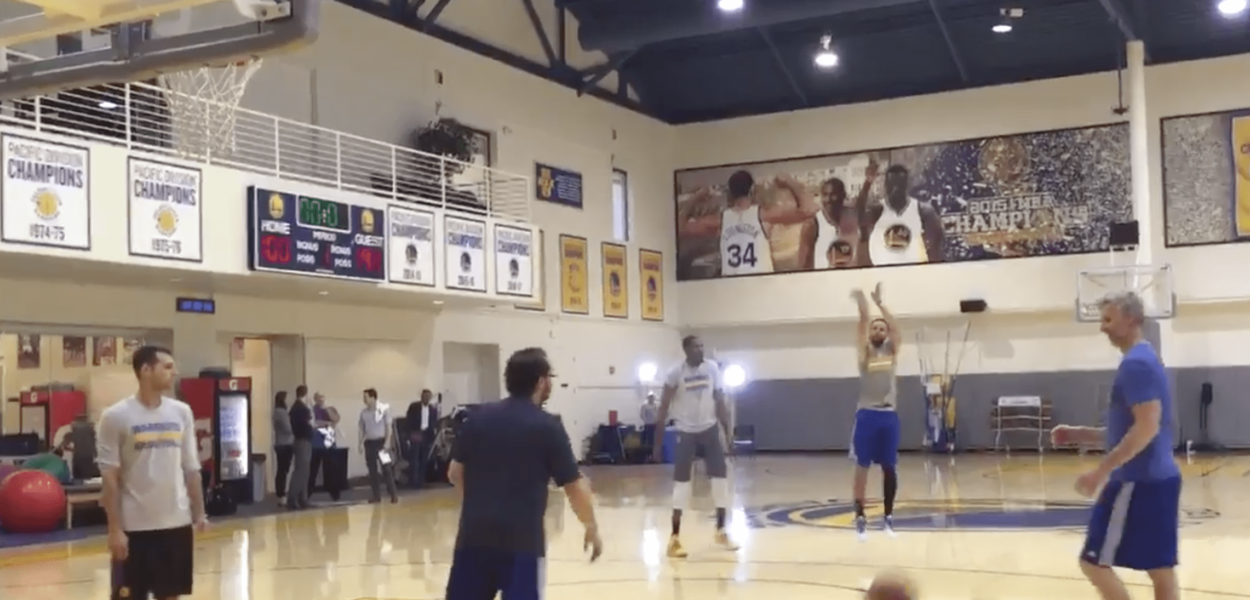 Stephen Curry et Kevin Durant font un concours a trois points