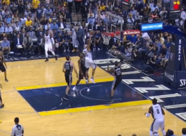 Le dunk de Vince Carter lors de la victoire des Grizzlies contre les Spurs