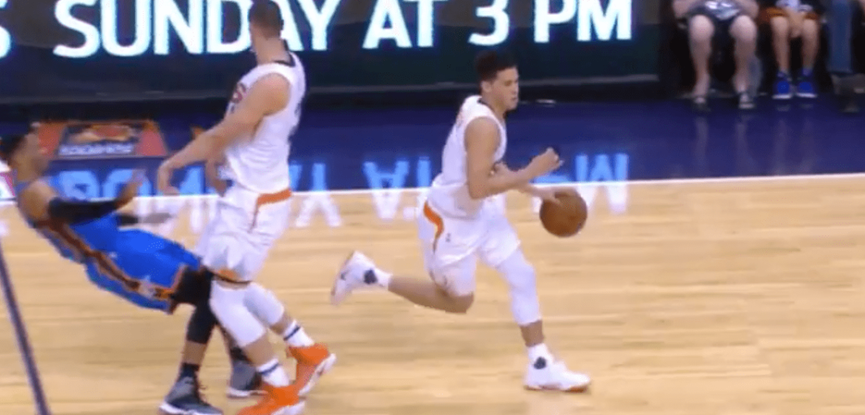 Westbrook se prend un tampon et Booker envoie à trois points