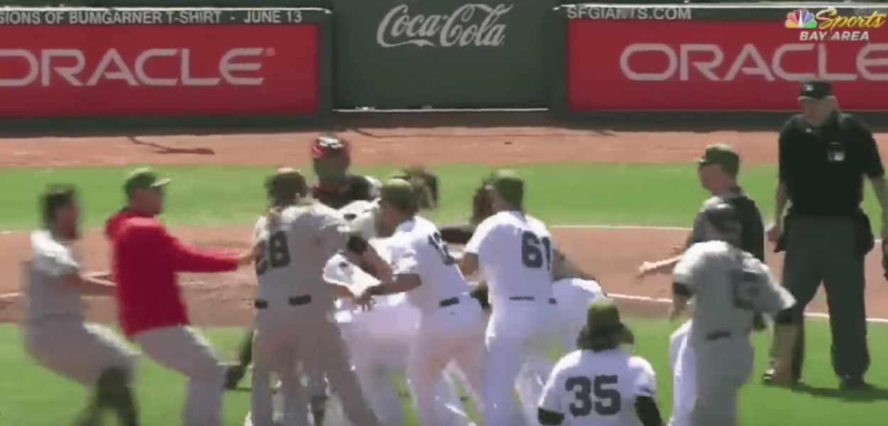 Bryce Harper jette son casque et s’occupe du cas Hunter Strickland