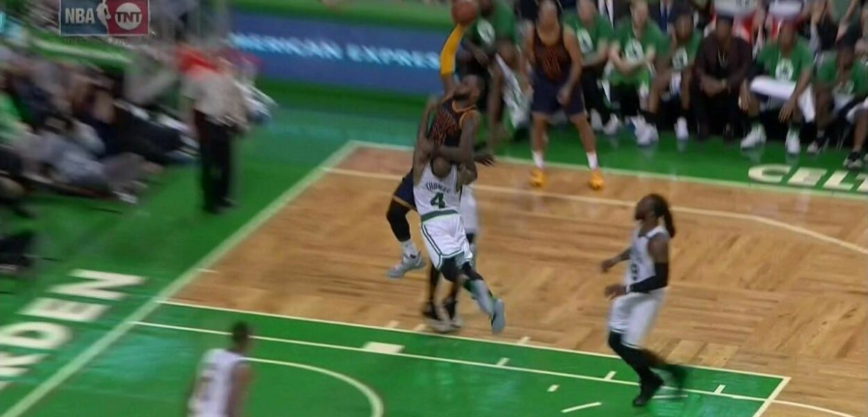Isaiah Thomas a essayé de contrer LeBron James