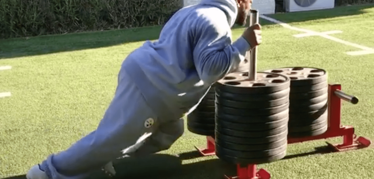 James Harrison, le linebacker des Steelers, continue ses workouts de folie