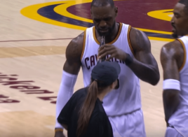 LeBron James se prend une petite bière contre les Raptors